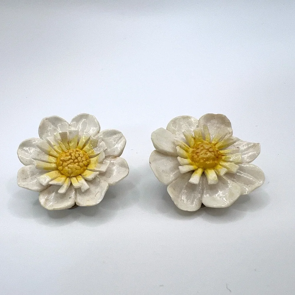 Vintage White Yellow Daisy Flower Clip On Earrings Mid Century Floral Jewelry